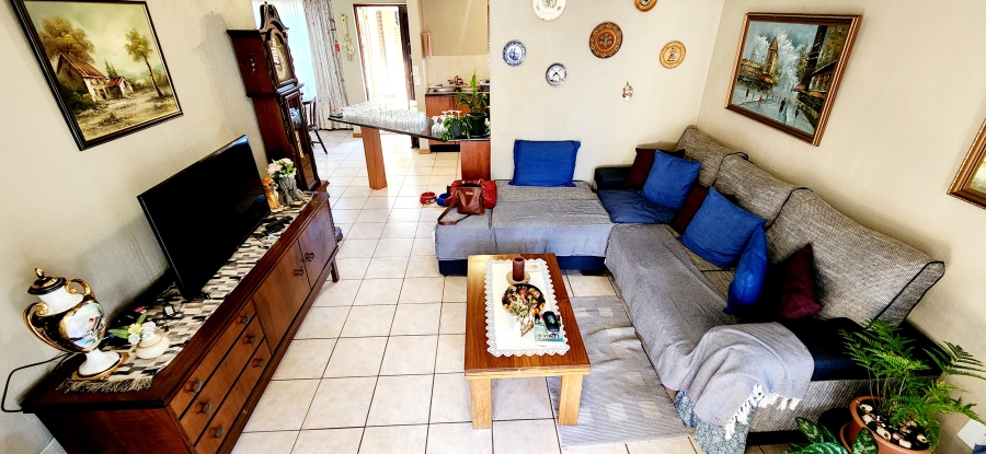 To Let 2 Bedroom Property for Rent in Rooihuiskraal North Gauteng