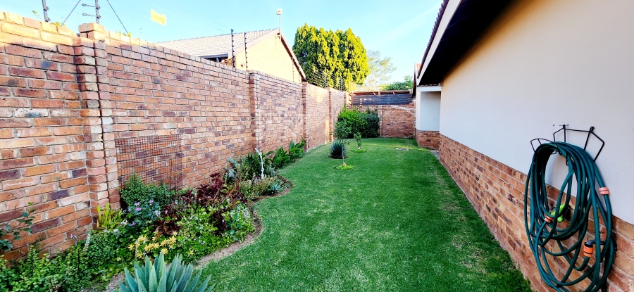 To Let 2 Bedroom Property for Rent in Rooihuiskraal North Gauteng