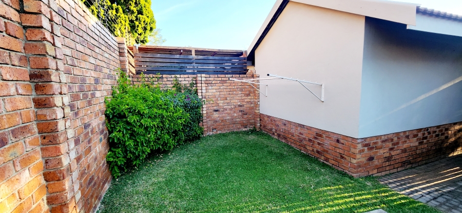 To Let 2 Bedroom Property for Rent in Rooihuiskraal North Gauteng