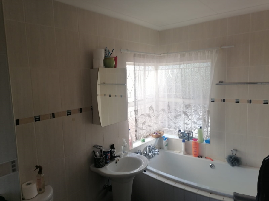 To Let 3 Bedroom Property for Rent in Roodekrans A H Gauteng