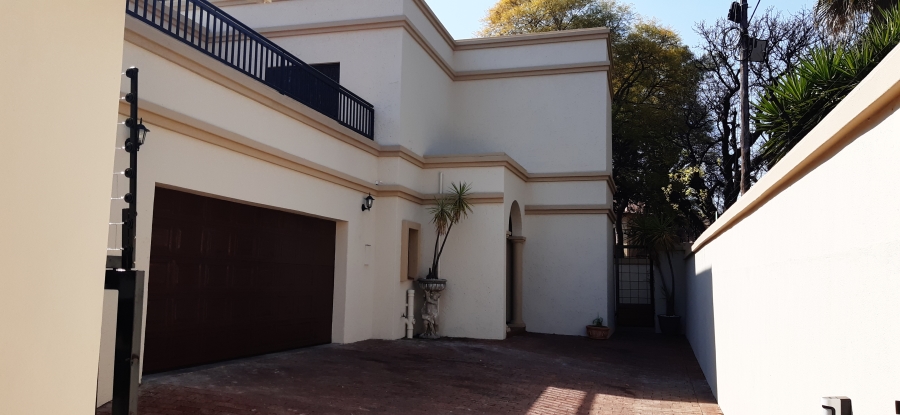 4 Bedroom Property for Sale in Nieuw Muckleneuk Gauteng