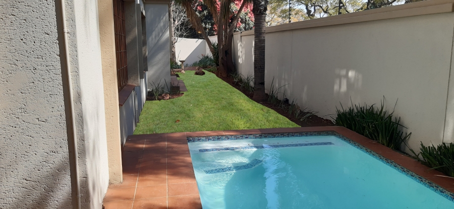 4 Bedroom Property for Sale in Nieuw Muckleneuk Gauteng