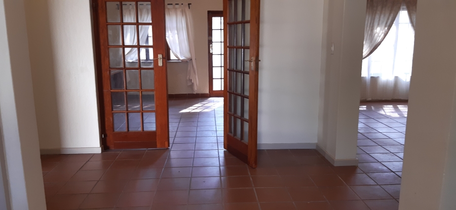 4 Bedroom Property for Sale in Nieuw Muckleneuk Gauteng