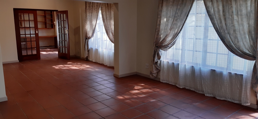4 Bedroom Property for Sale in Nieuw Muckleneuk Gauteng