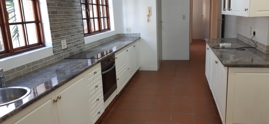 4 Bedroom Property for Sale in Nieuw Muckleneuk Gauteng