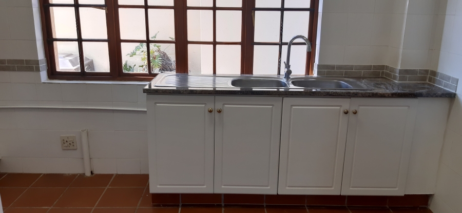 4 Bedroom Property for Sale in Nieuw Muckleneuk Gauteng