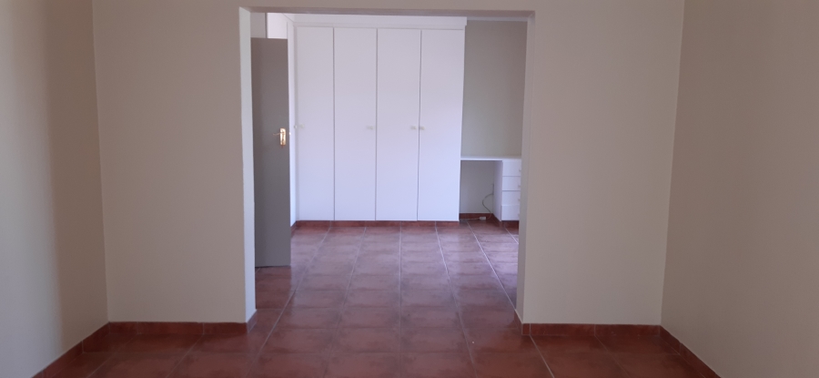 4 Bedroom Property for Sale in Nieuw Muckleneuk Gauteng