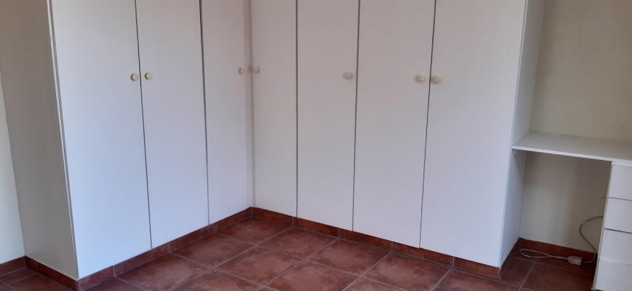 4 Bedroom Property for Sale in Nieuw Muckleneuk Gauteng
