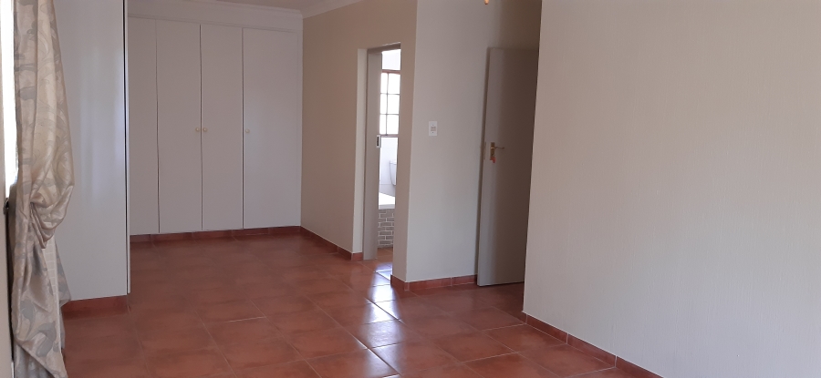 4 Bedroom Property for Sale in Nieuw Muckleneuk Gauteng