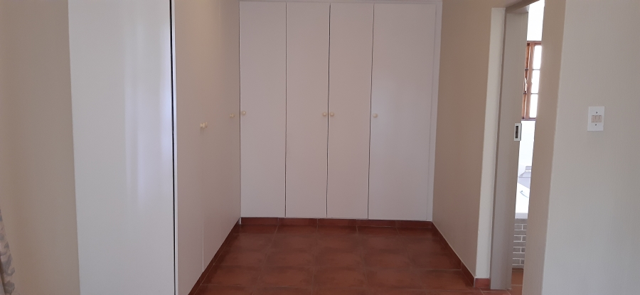 4 Bedroom Property for Sale in Nieuw Muckleneuk Gauteng