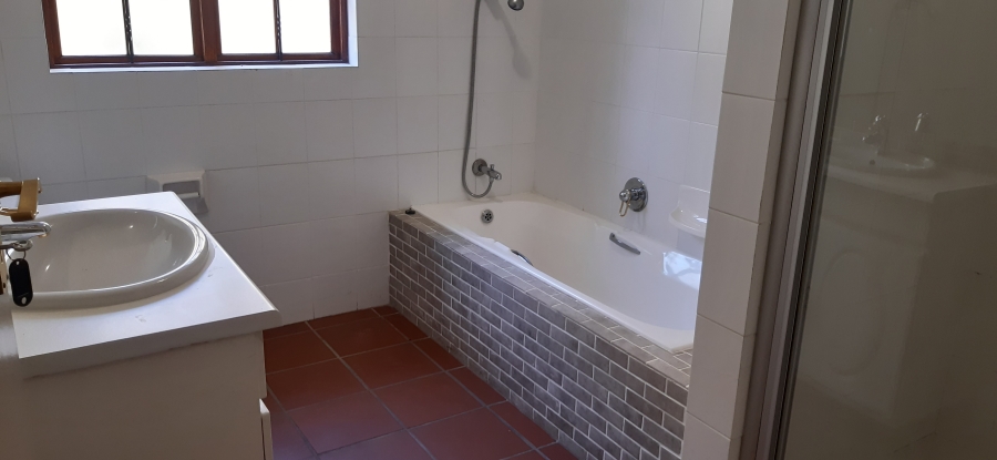 4 Bedroom Property for Sale in Nieuw Muckleneuk Gauteng