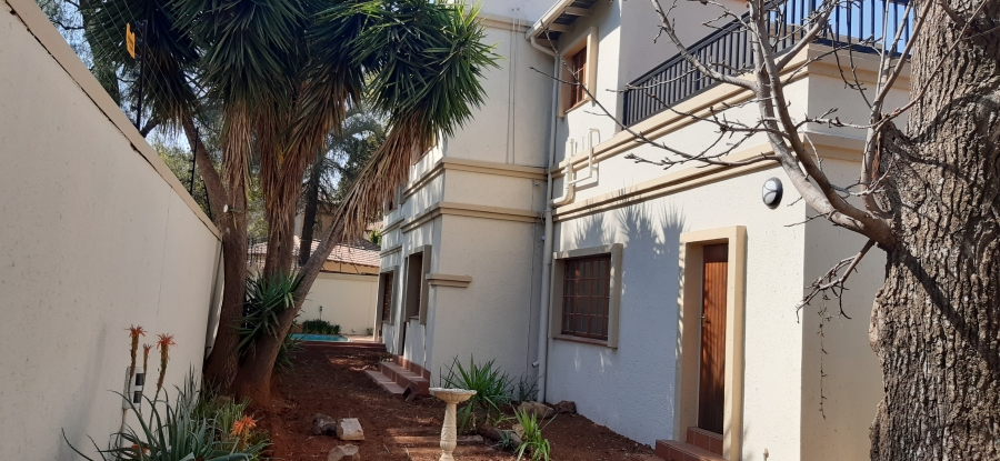 4 Bedroom Property for Sale in Nieuw Muckleneuk Gauteng