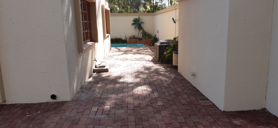 4 Bedroom Property for Sale in Nieuw Muckleneuk Gauteng