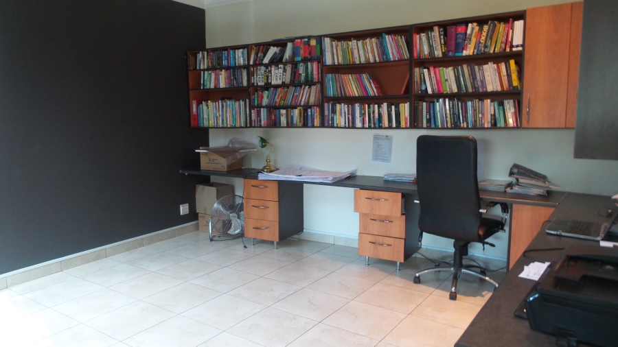 To Let 6 Bedroom Property for Rent in Waterkloof Ridge Gauteng