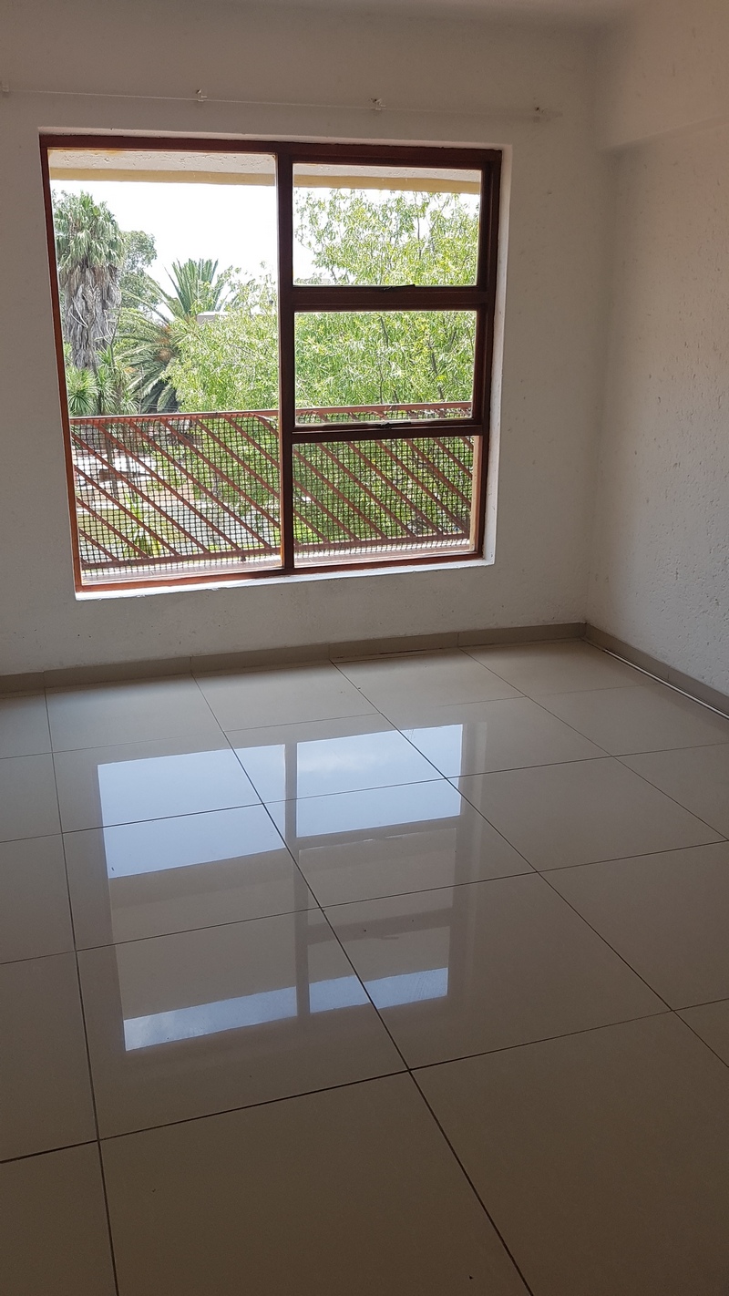 To Let 3 Bedroom Property for Rent in Helderkruin Gauteng