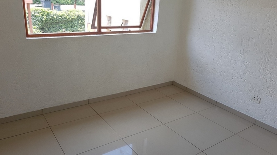 To Let 3 Bedroom Property for Rent in Helderkruin Gauteng