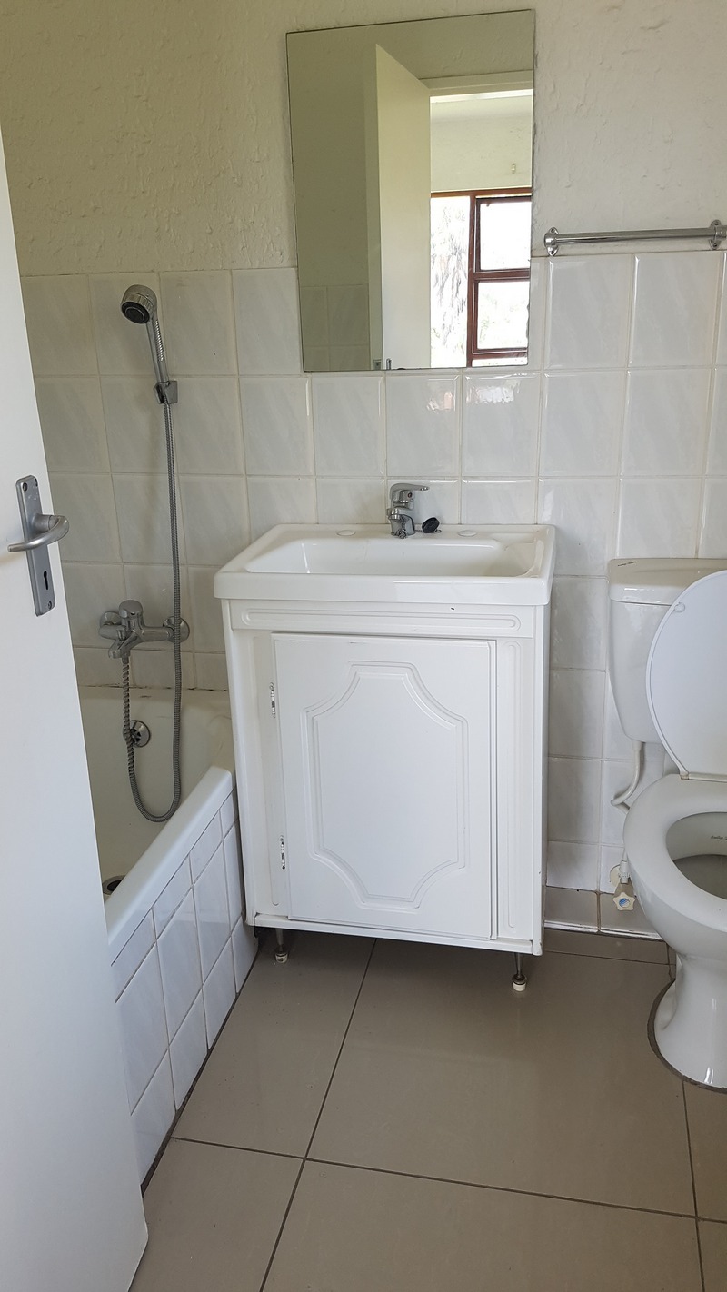 To Let 3 Bedroom Property for Rent in Helderkruin Gauteng