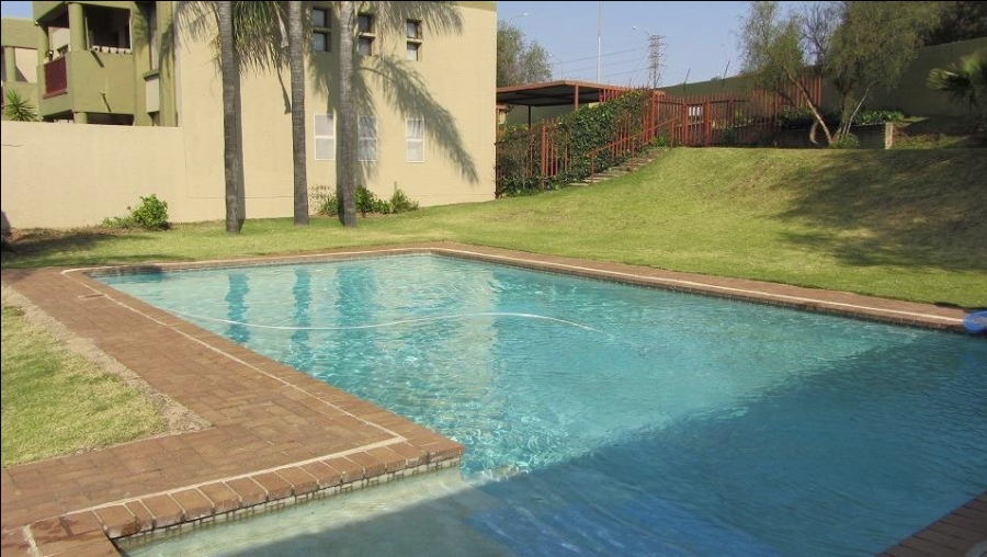To Let 3 Bedroom Property for Rent in Helderkruin Gauteng