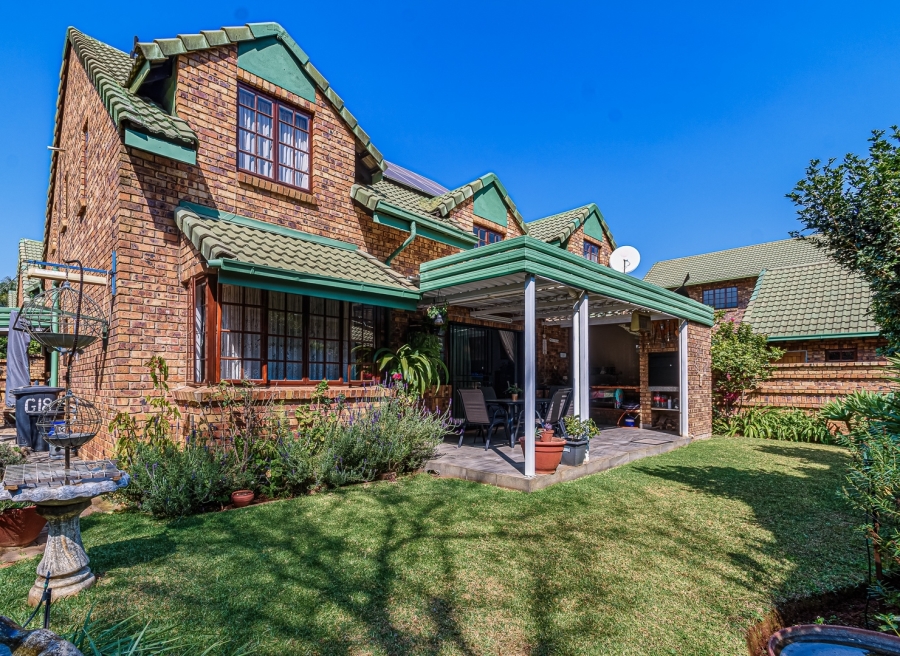 To Let 4 Bedroom Property for Rent in Die Wilgers Gauteng