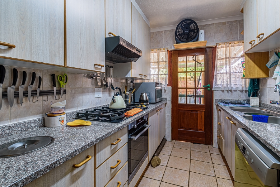 To Let 4 Bedroom Property for Rent in Die Wilgers Gauteng