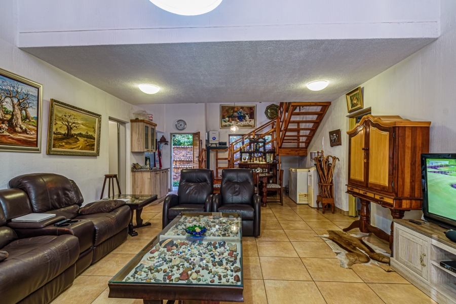 To Let 4 Bedroom Property for Rent in Die Wilgers Gauteng