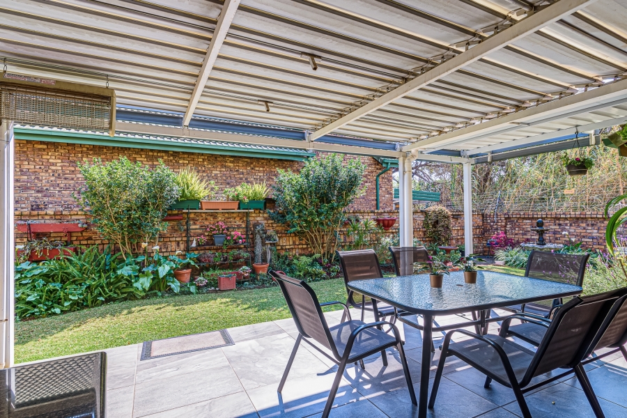 To Let 4 Bedroom Property for Rent in Die Wilgers Gauteng