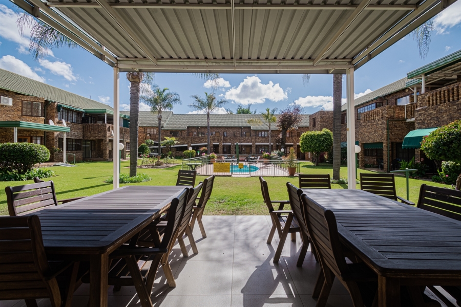 To Let 4 Bedroom Property for Rent in Die Wilgers Gauteng