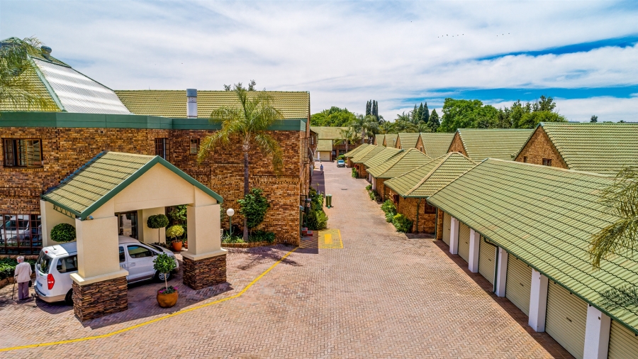 To Let 4 Bedroom Property for Rent in Die Wilgers Gauteng