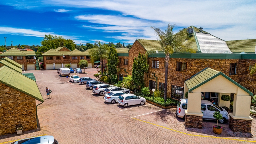 To Let 4 Bedroom Property for Rent in Die Wilgers Gauteng