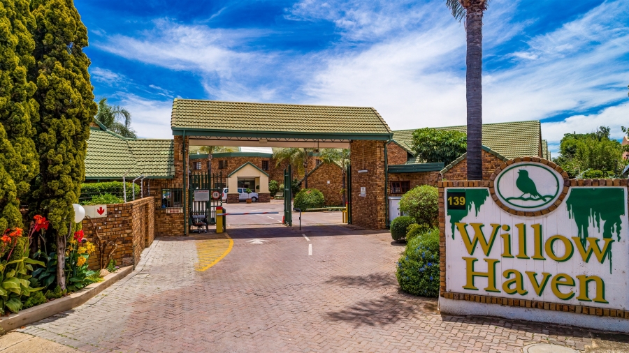 To Let 4 Bedroom Property for Rent in Die Wilgers Gauteng