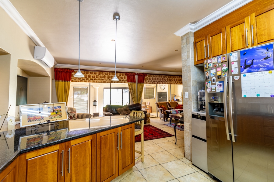 To Let 4 Bedroom Property for Rent in Silver Lakes Golf Estate Gauteng
