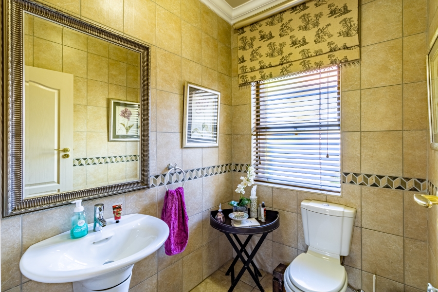 To Let 4 Bedroom Property for Rent in Silver Lakes Golf Estate Gauteng