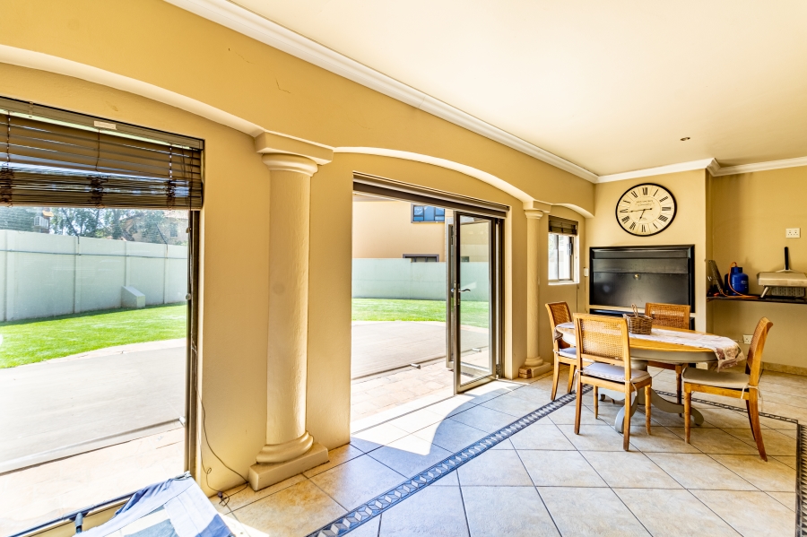 To Let 4 Bedroom Property for Rent in Silver Lakes Golf Estate Gauteng