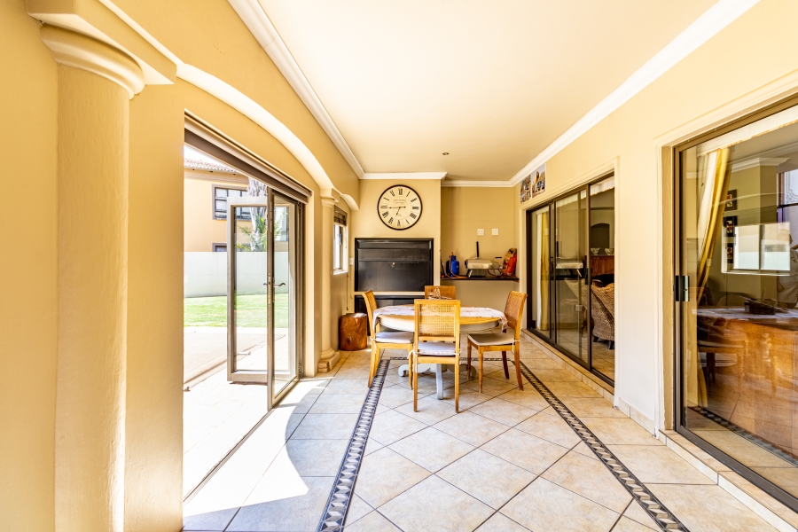 To Let 4 Bedroom Property for Rent in Silver Lakes Golf Estate Gauteng