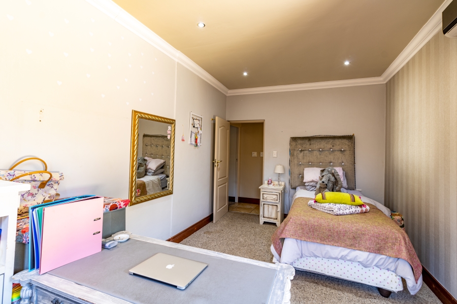 To Let 4 Bedroom Property for Rent in Silver Lakes Golf Estate Gauteng