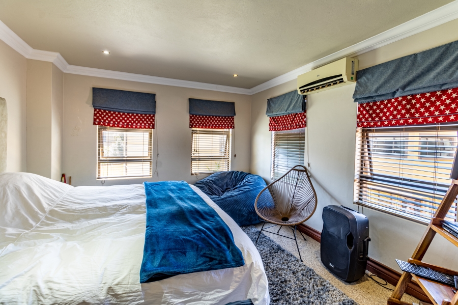 To Let 4 Bedroom Property for Rent in Silver Lakes Golf Estate Gauteng