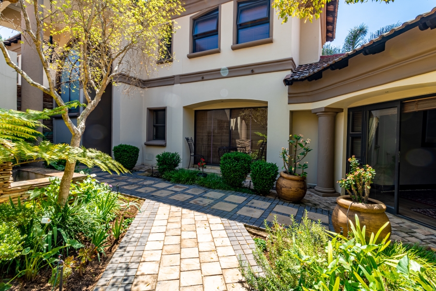 To Let 4 Bedroom Property for Rent in Silver Lakes Golf Estate Gauteng