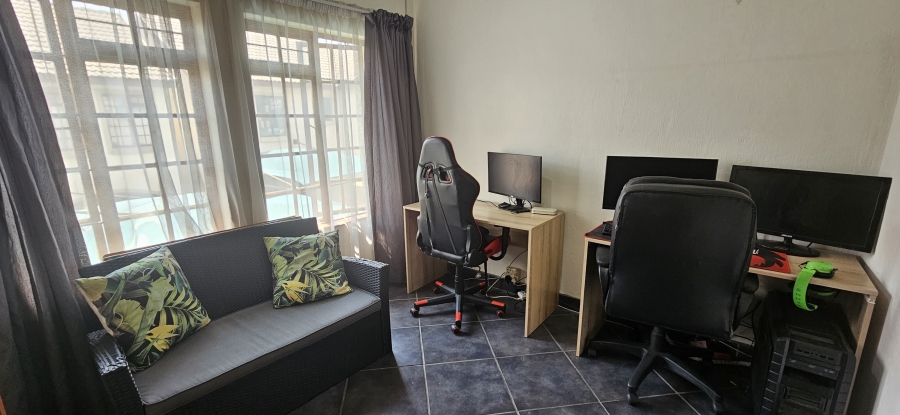 3 Bedroom Property for Sale in Edenvale Central Gauteng