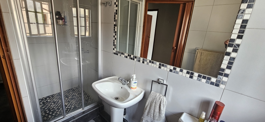 3 Bedroom Property for Sale in Edenvale Central Gauteng