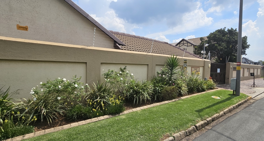 3 Bedroom Property for Sale in Edenvale Central Gauteng