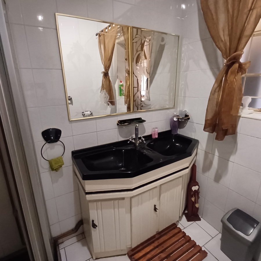 6 Bedroom Property for Sale in Sherman Park Gauteng