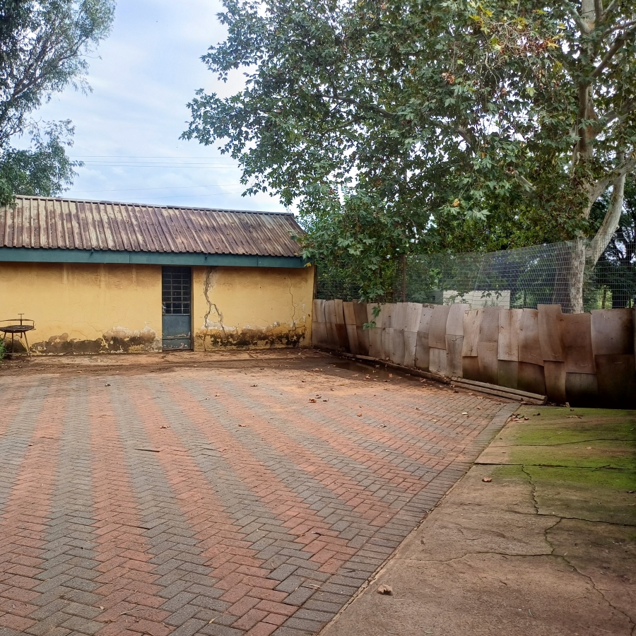 6 Bedroom Property for Sale in Sherman Park Gauteng