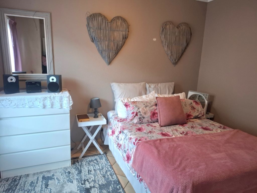 2 Bedroom Property for Sale in Robinpark Gauteng