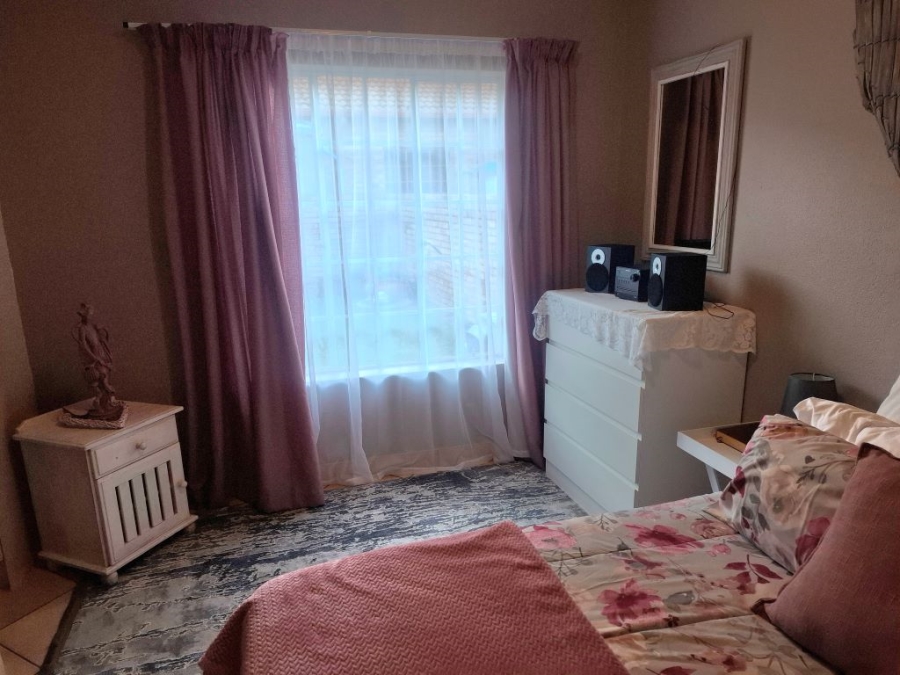 2 Bedroom Property for Sale in Robinpark Gauteng