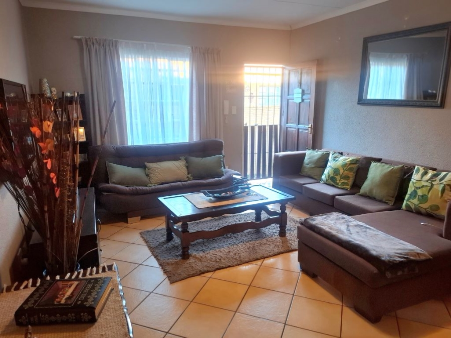 2 Bedroom Property for Sale in Robinpark Gauteng
