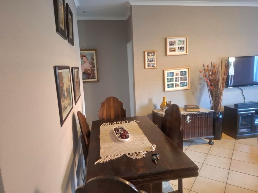 2 Bedroom Property for Sale in Robinpark Gauteng