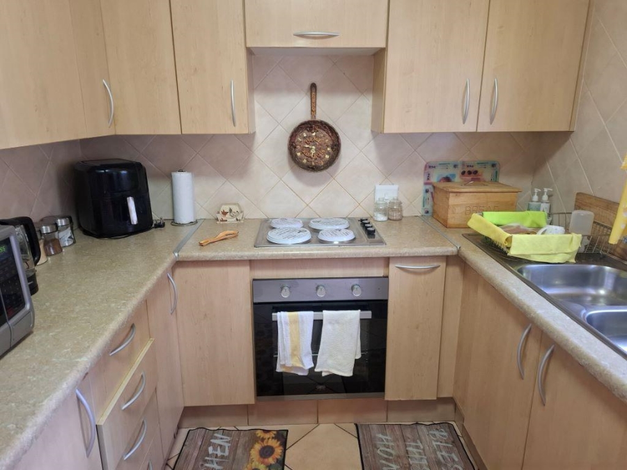 2 Bedroom Property for Sale in Robinpark Gauteng