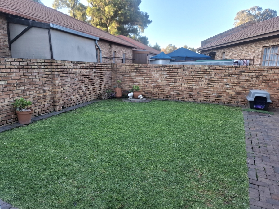 2 Bedroom Property for Sale in Robinpark Gauteng