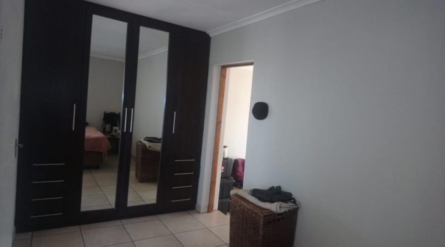 3 Bedroom Property for Sale in Vaaloewer Gauteng