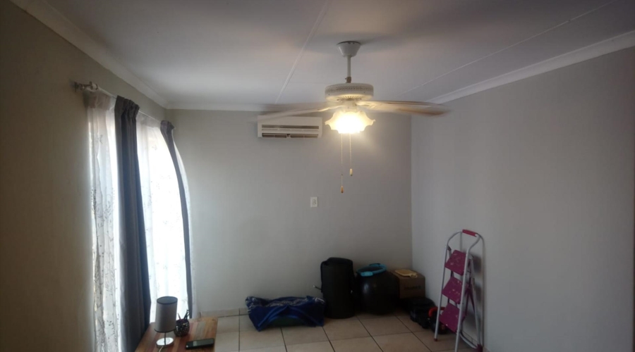3 Bedroom Property for Sale in Vaaloewer Gauteng